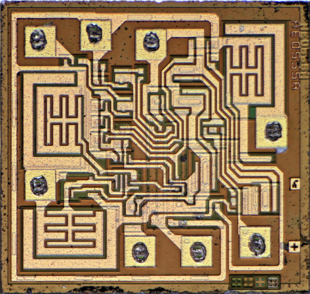 Fotografía de un circuito integrado DAC08.